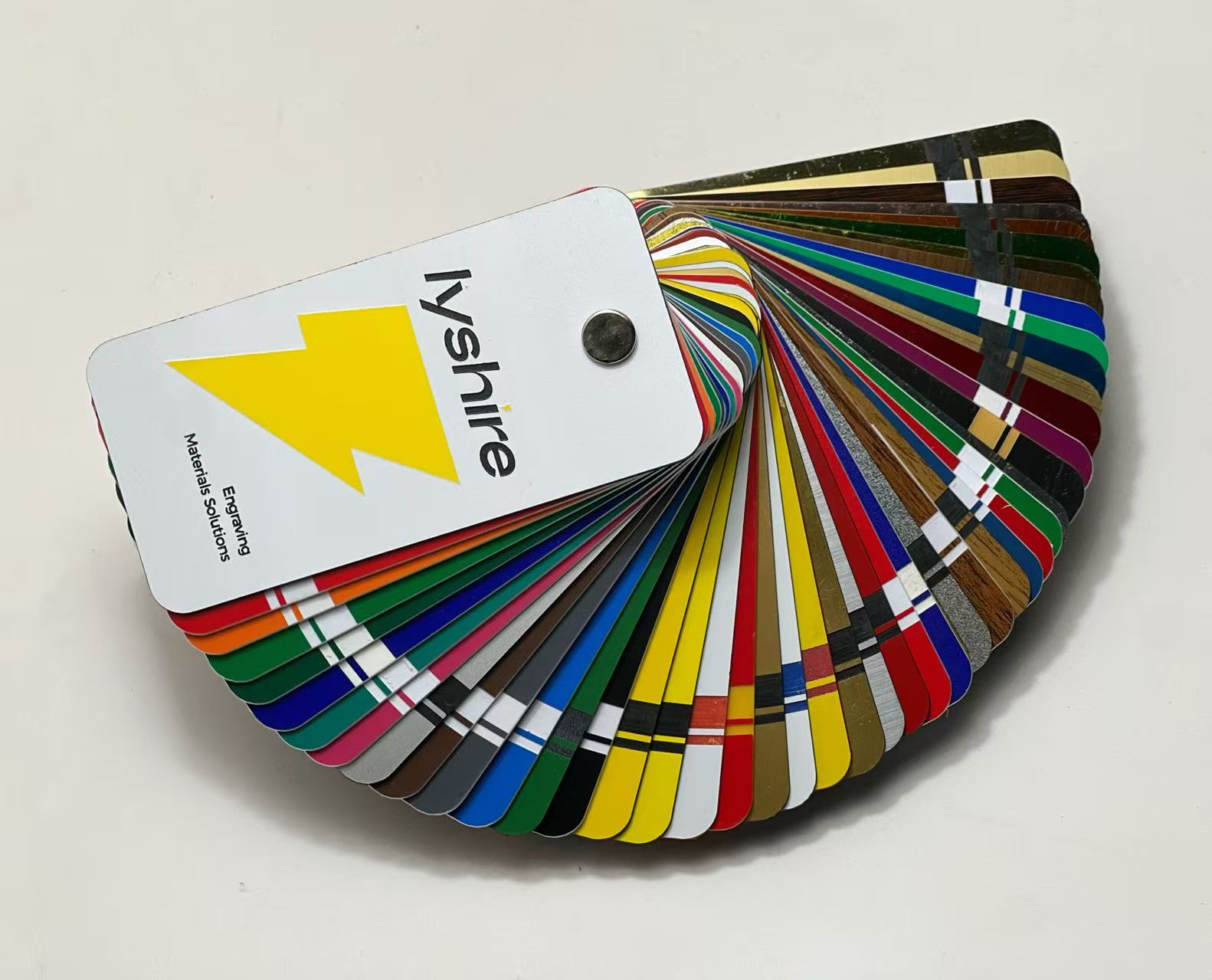 Custom 2-Ply Engraving Plastic Manufacturer: Expert Craftsmanship for Durable Signage