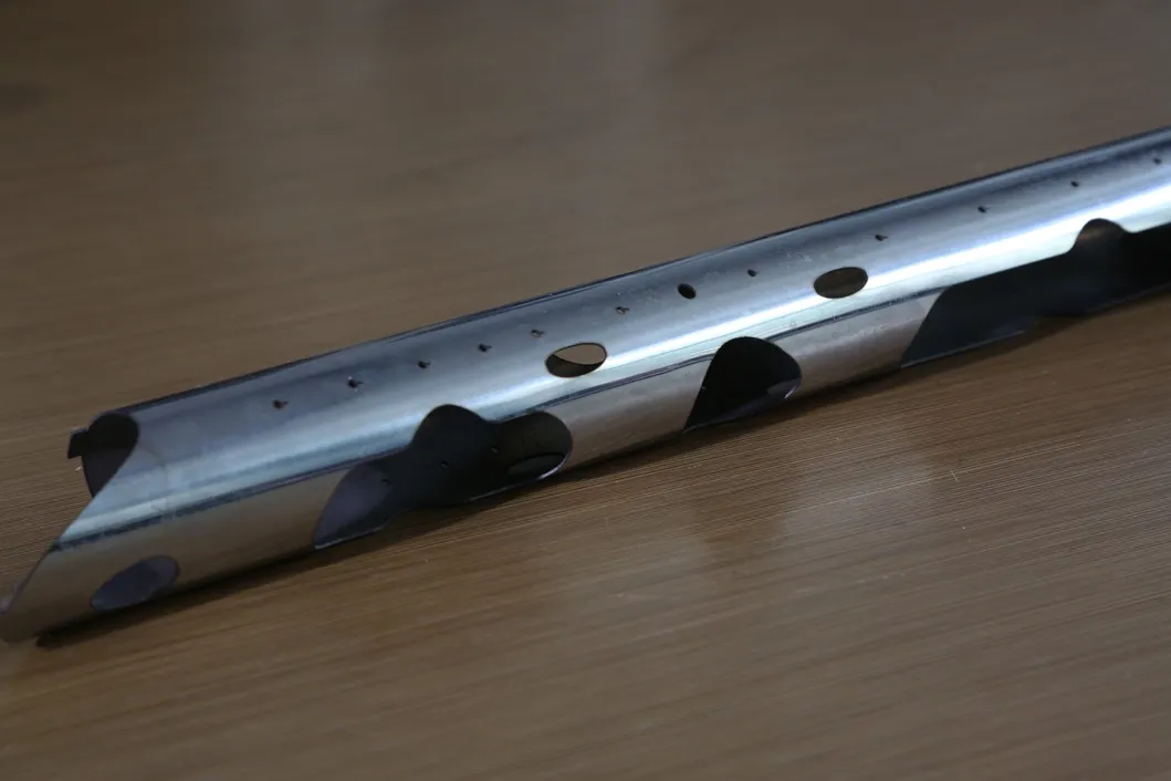 Cutting Carbon Steel, Stainless Steel, A1000W-4000W Metal Tube and Pipe Fiber Laser Cutting Machine Lt-6020e