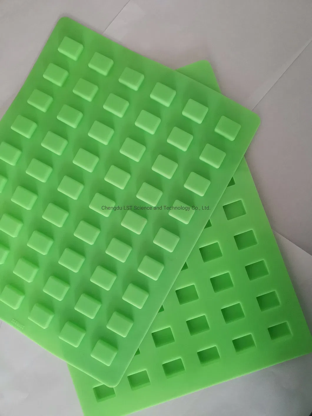 Factory Price Home Use Brand Plastic Mold Large Round Chocolate Molds