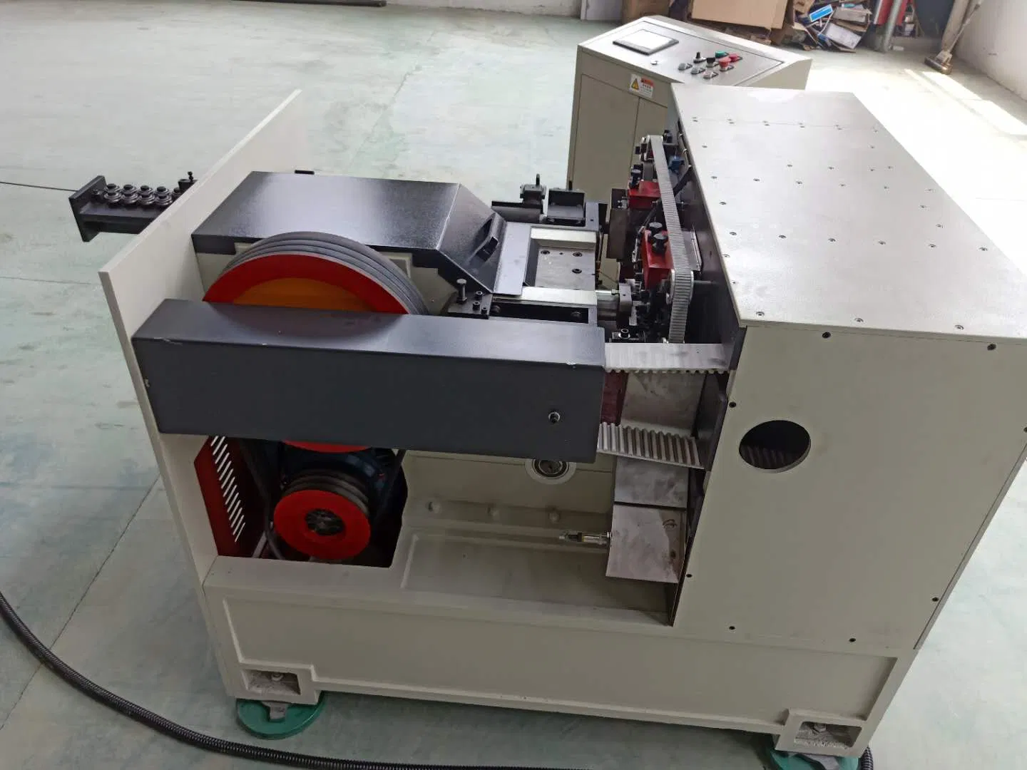 Manufacturer of Wire Nails with Stainless Steel Finish Nail Making Machine