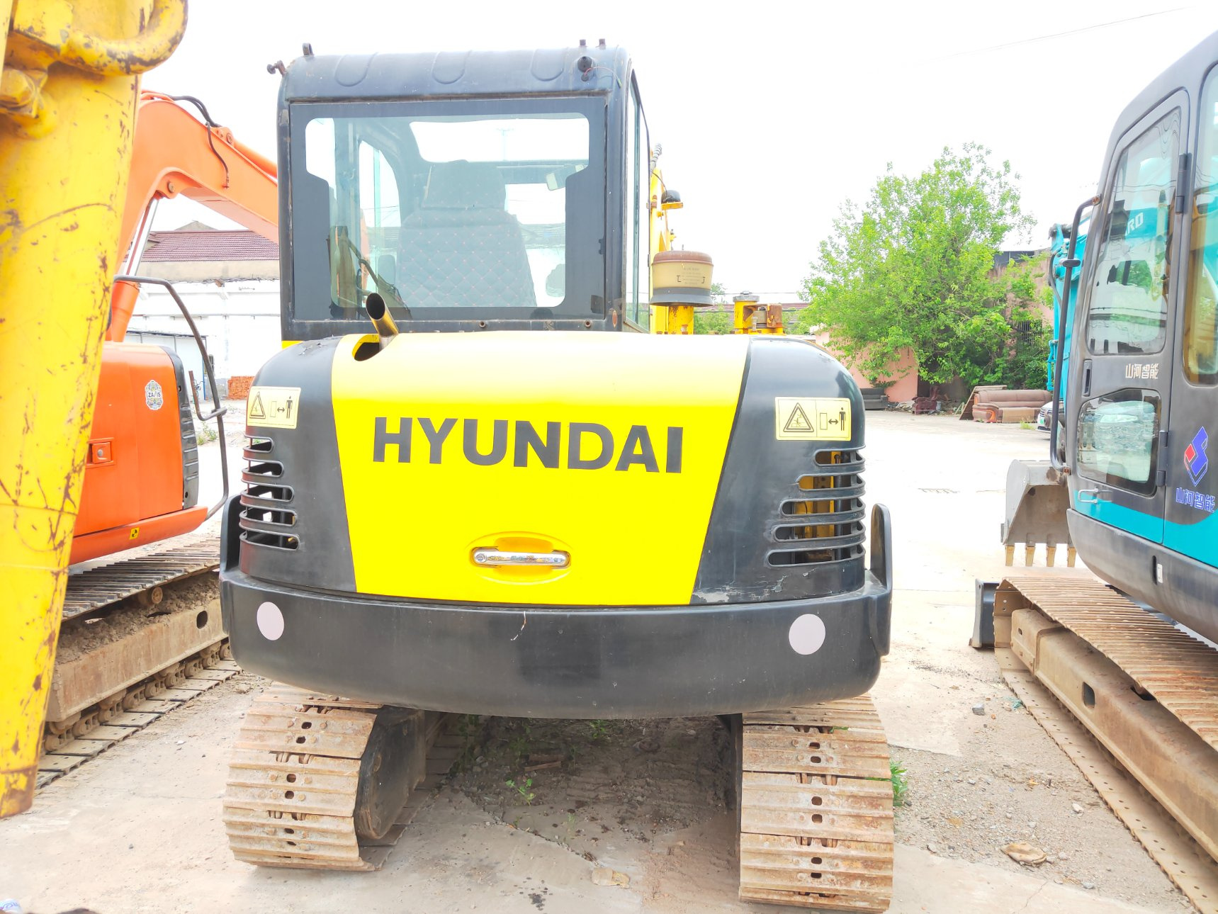 Original Secondhand Hyundai Mini Excavator Hyundai R60 -7 55-7 Korean Hyundai R55-7 Small Excavator R80 Track Digger for Sale