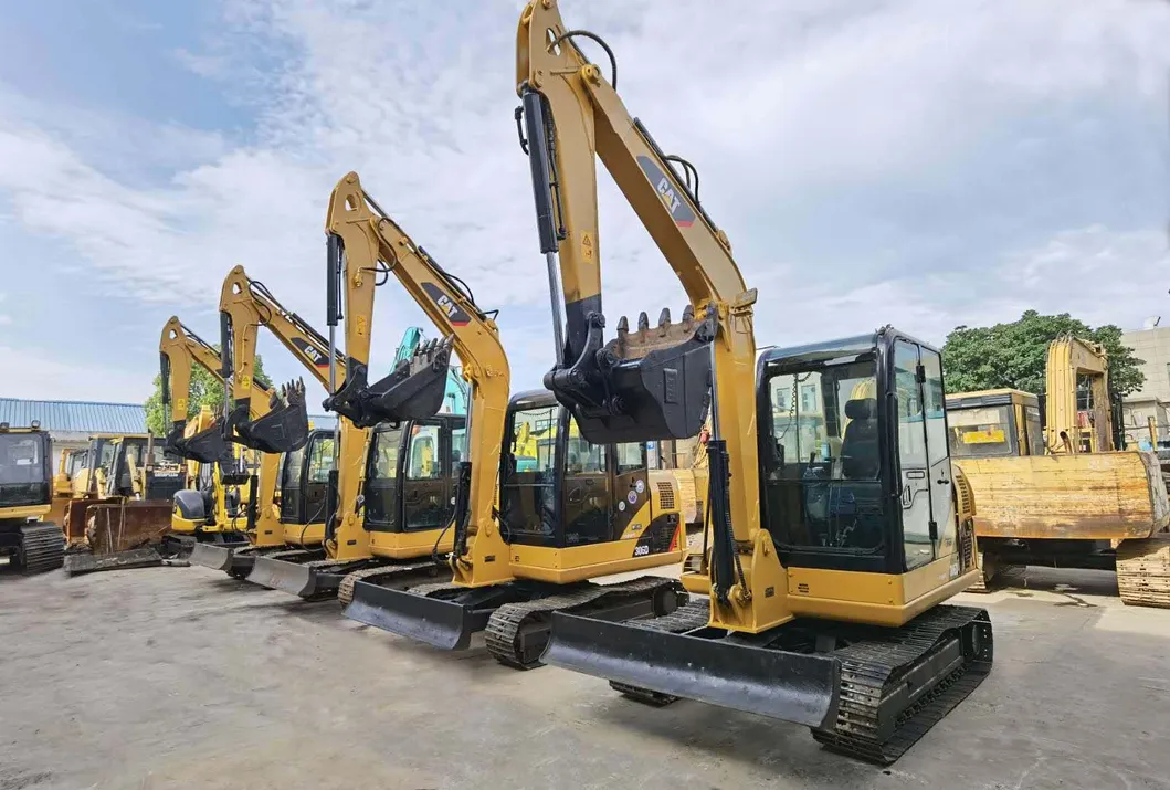 Used 20 Ton Caterpillar Road Roller Cat CS683, CS583 Vibrating Roller for Sale